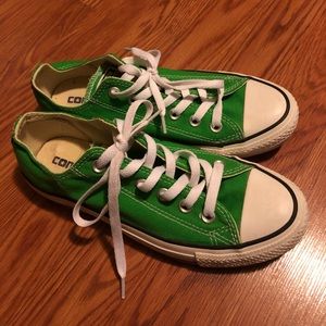 Green low top converse